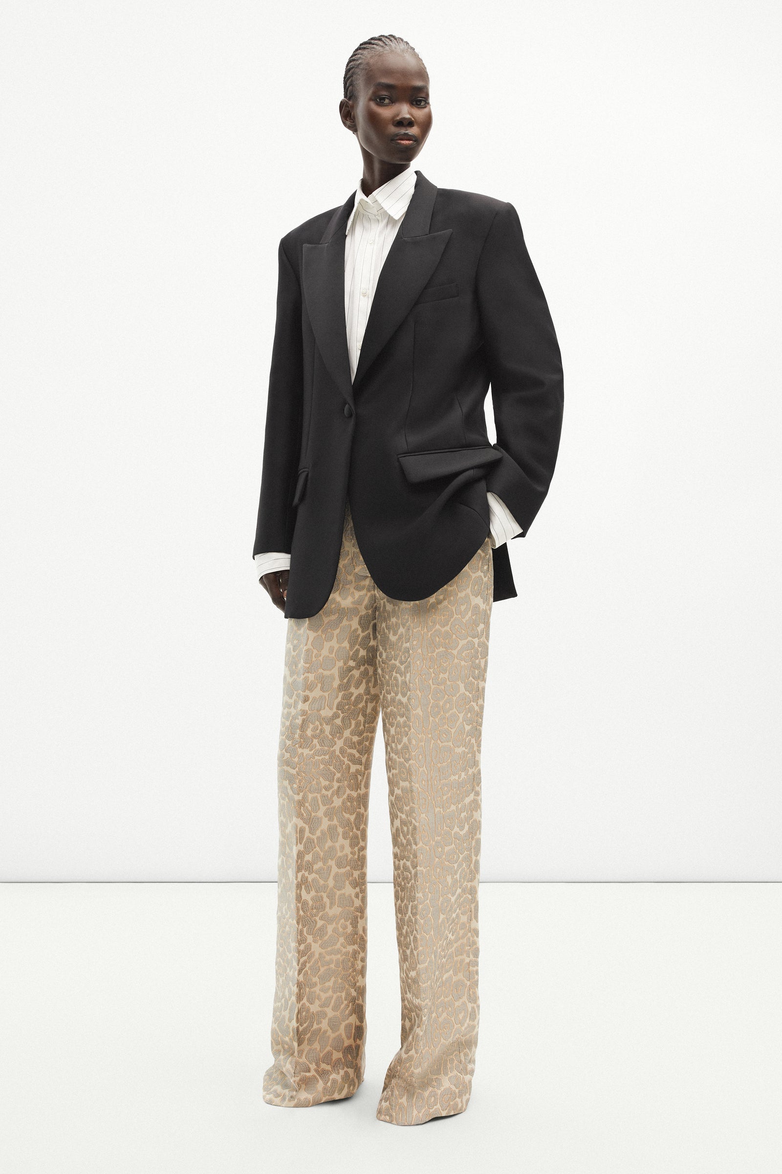 Resort 2025 - Model Image 23