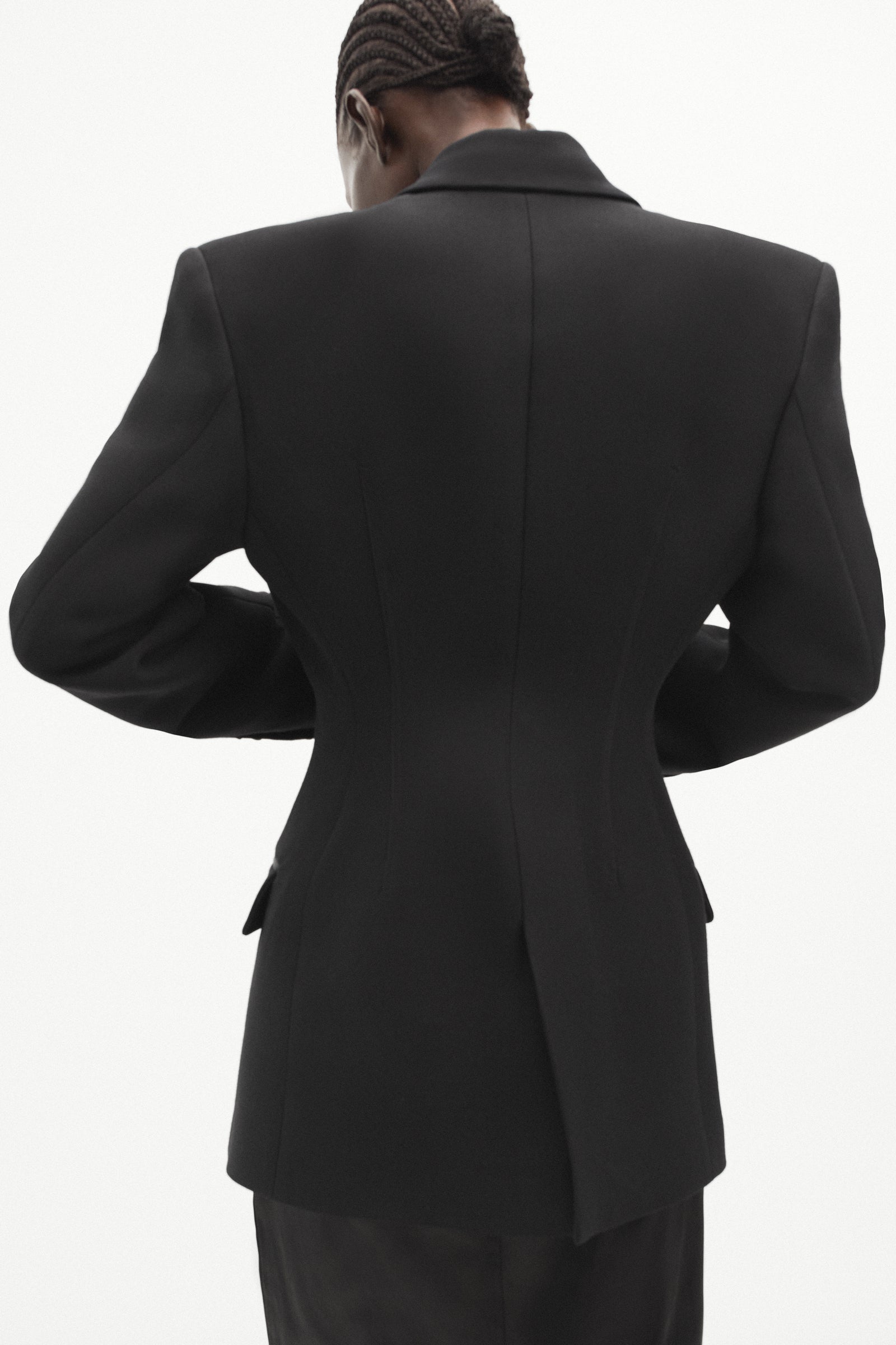 Resort 2025 - Model Image 32