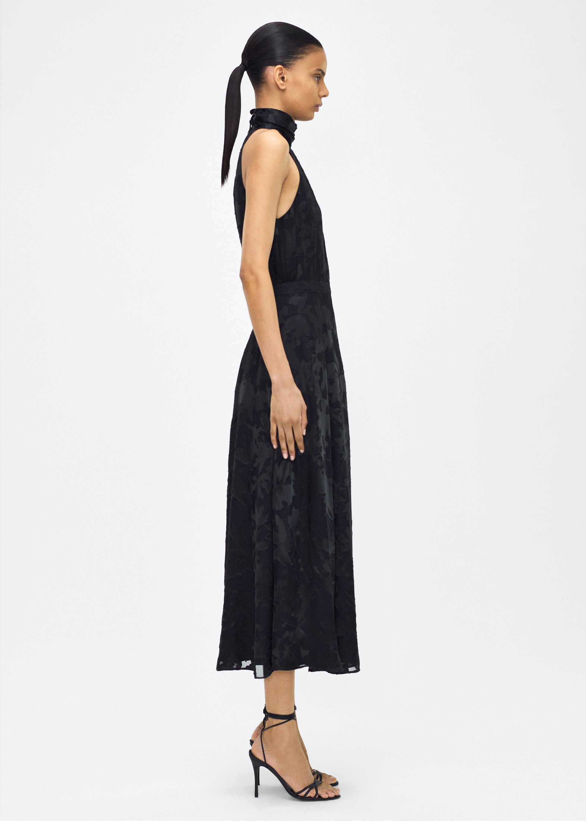 model image facing side – Emi Skirt, P25410DV, Black – Adam Lippes, P25 collection: The Emi Skirt is crafted from elegant burn-out fabric, and features an intricate floral design. The classic black hue, paired with the floral pattern, creates a striking yet sophisticated look. Pair with the Giulia Top for a coordinated ensemble.
