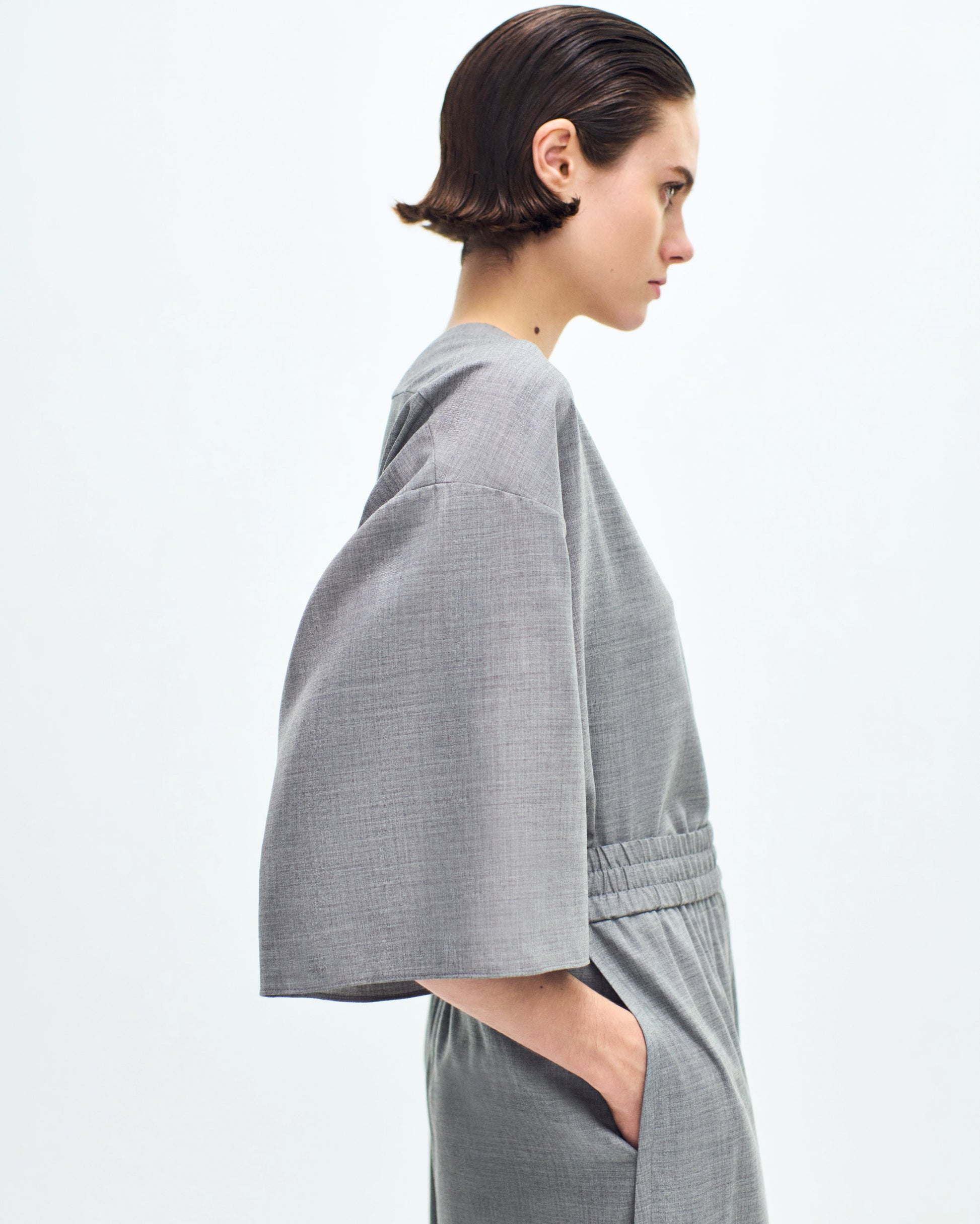 model wearing the oversized t shirt in cashmere
