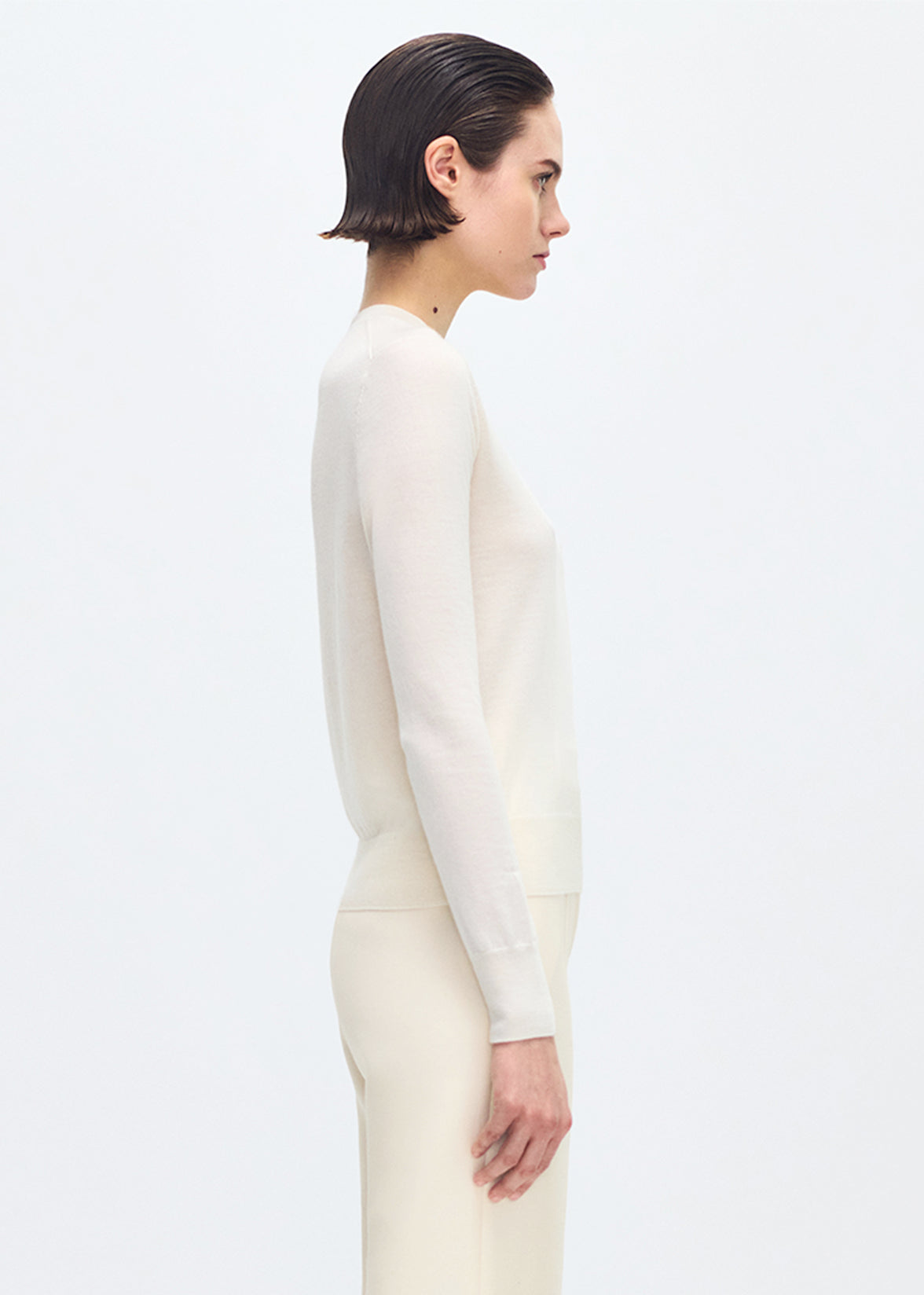 model wearing the didion knit in cashmere silk in ivory