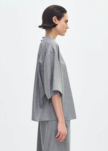 model wearing the oversized t shirt in cashmere